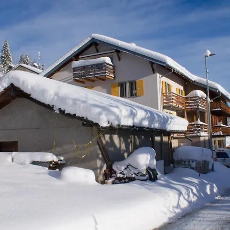 Le 8 Chalet Apartment *